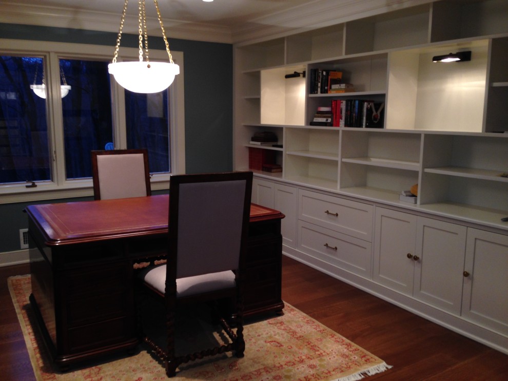 Home office - traditional home office idea in New York
