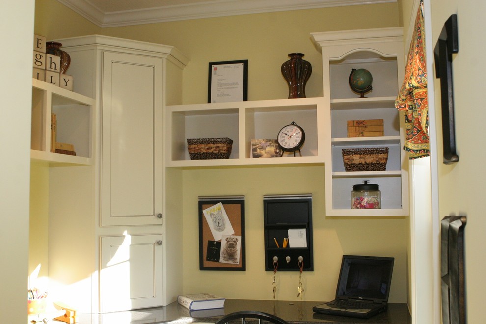 Design ideas for a classic home office in Columbus.
