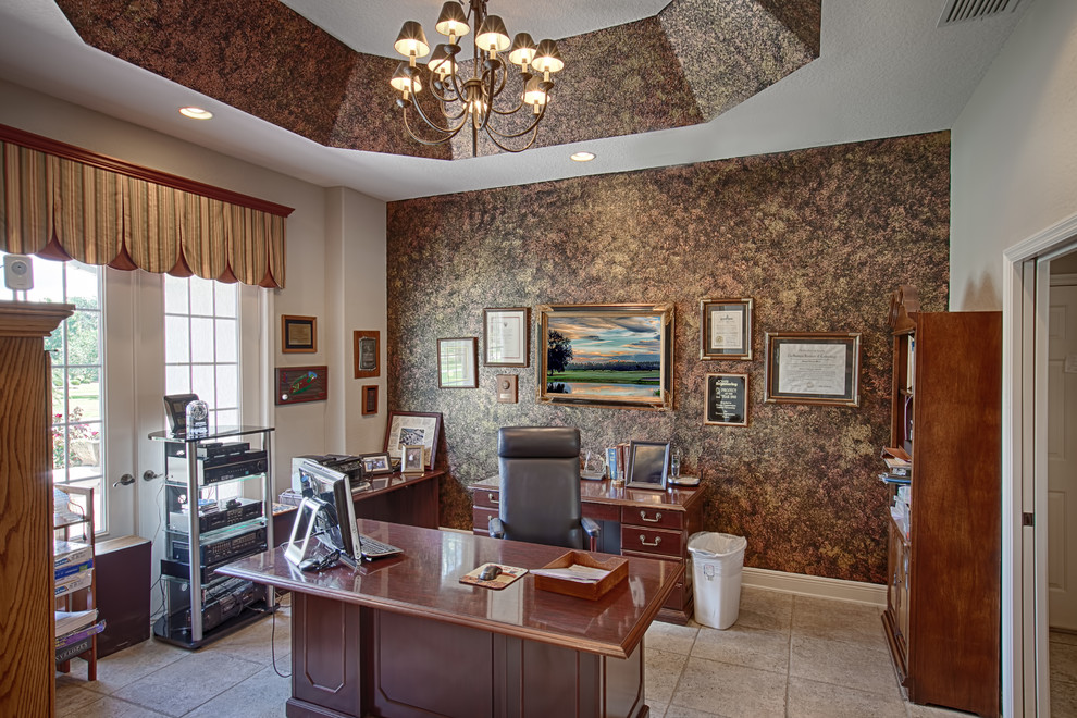 Inspiration for a timeless home office remodel in Orlando