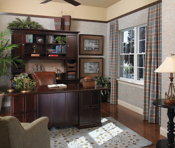 Design ideas for a classic home office in Tampa.