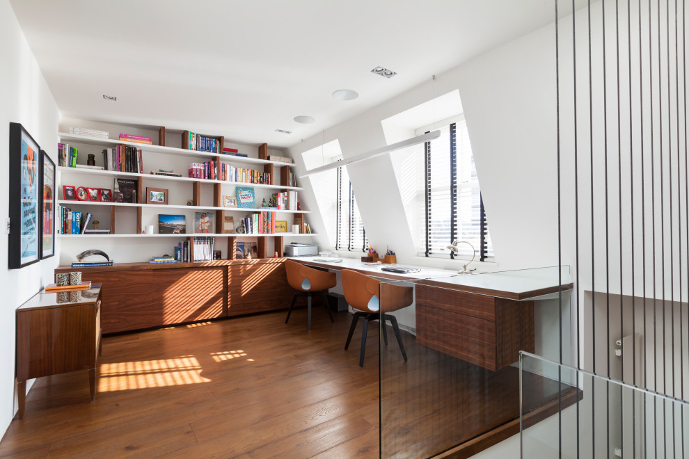 Home office - contemporary home office idea in London
