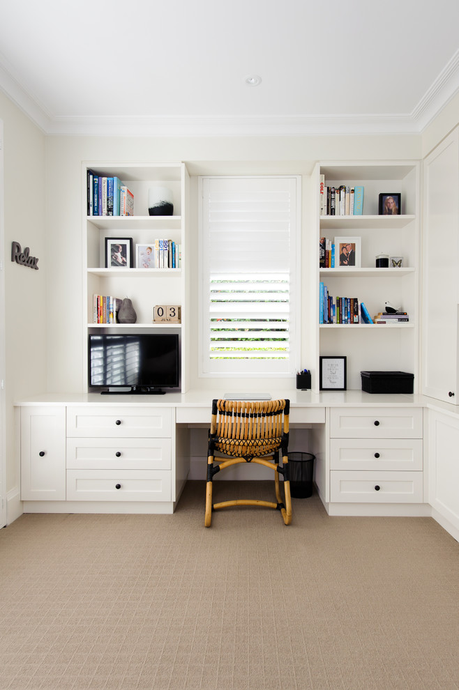 Inspiration for a transitional home office remodel in Sydney