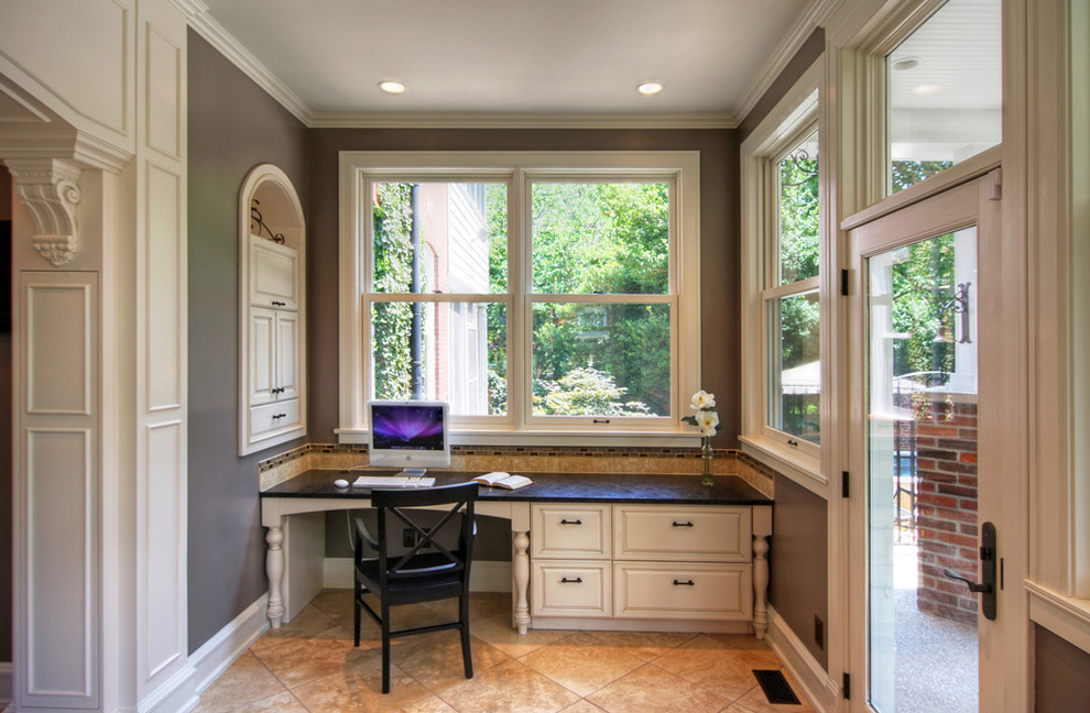 Imagen de despacho tradicional de tamaño medio con paredes grises y suelo de baldosas de cerámica