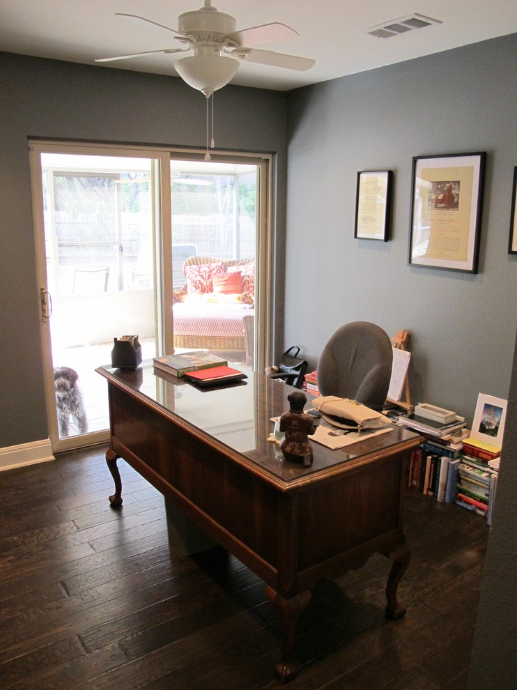 Home office - traditional home office idea in Austin