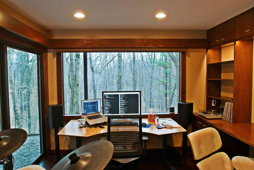 Home office photo in Grand Rapids