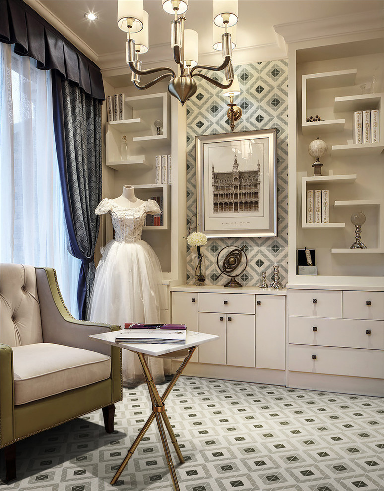 Источник вдохновения для домашнего уюта: кабинет в современном стиле с полом из керамогранита, разноцветным полом и серыми стенами