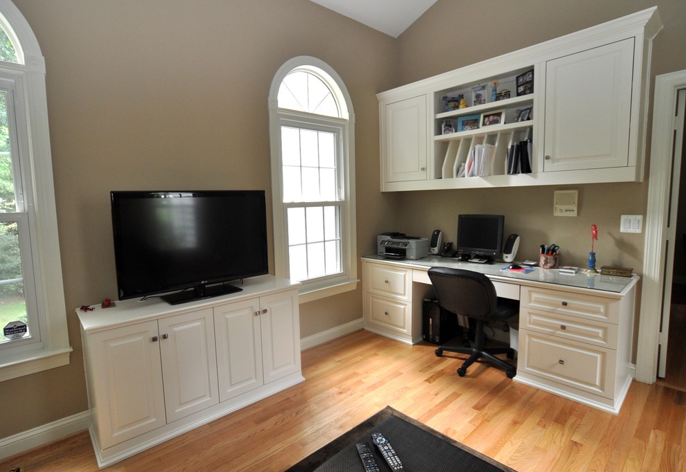 Design ideas for a traditional home office in DC Metro.