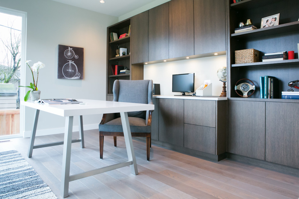 Modernes Arbeitszimmer in Vancouver