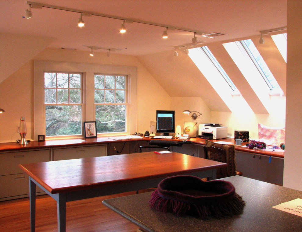 ワシントンD.C.にあるコンテンポラリースタイルのおしゃれなホームオフィス・書斎の写真