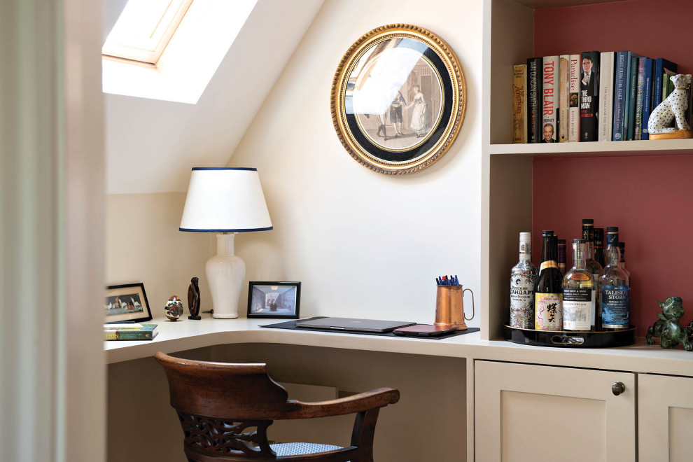 Design ideas for a traditional home office in London.