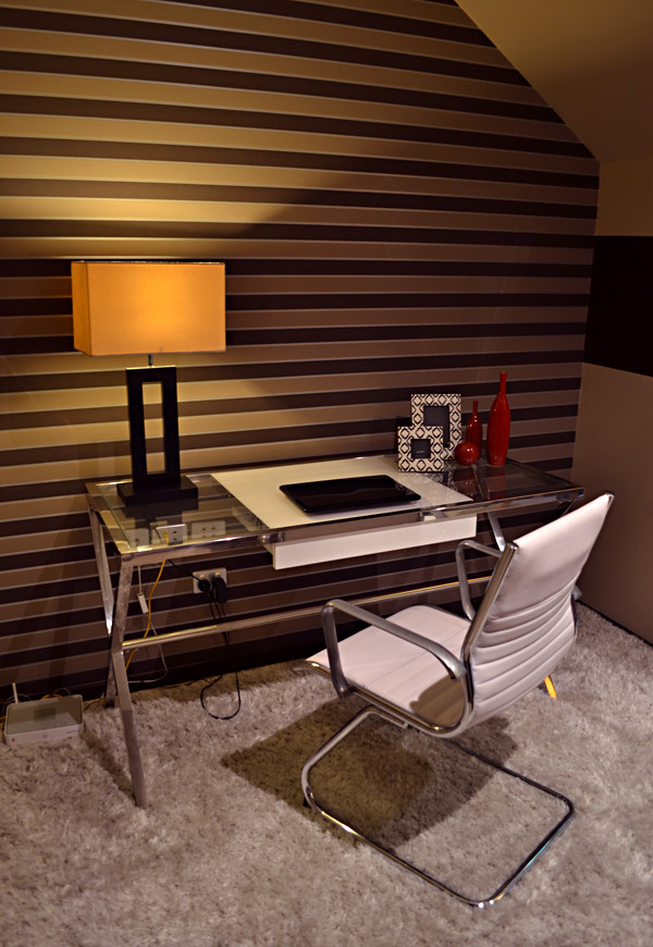 Example of a trendy home office design in Brisbane