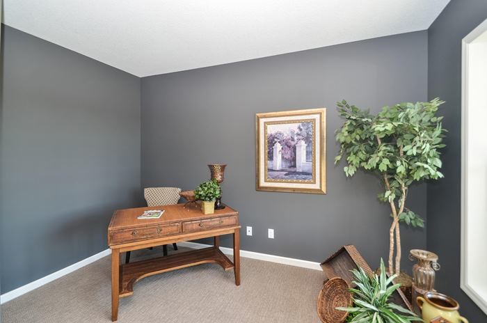 Photo of a medium sized classic study in Minneapolis with blue walls.
