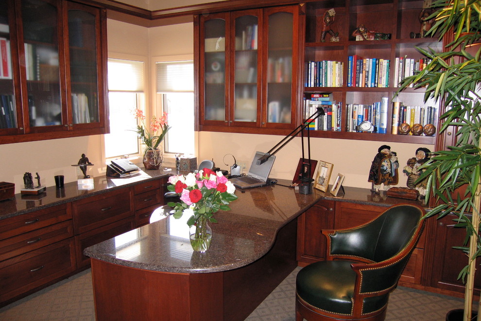 Inspiration for a classic home office in Philadelphia.