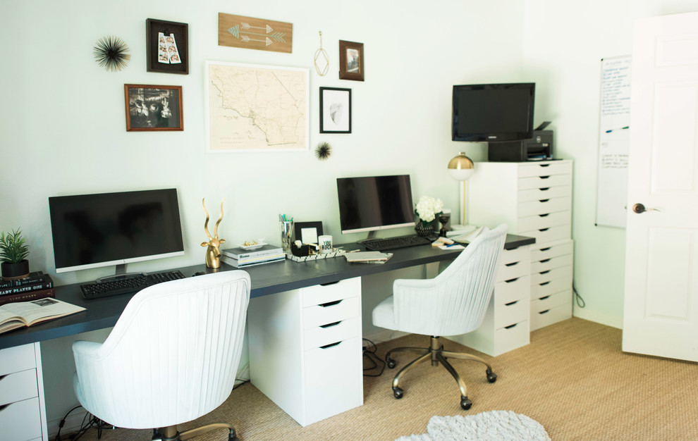 Example of a home office design in Austin