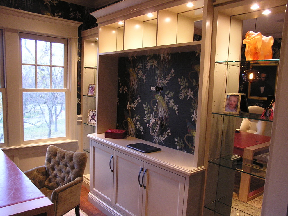 Example of a trendy home office design in Chicago