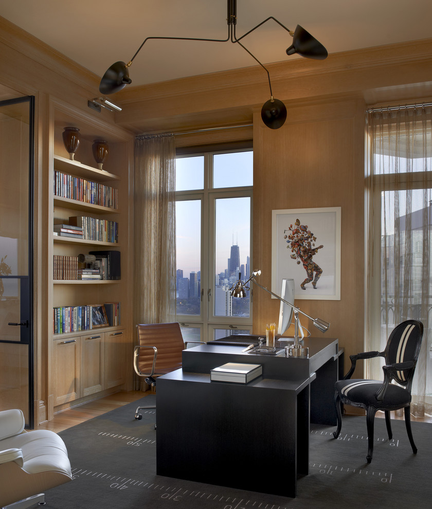 シカゴにあるトランジショナルスタイルのおしゃれなホームオフィス・書斎の写真