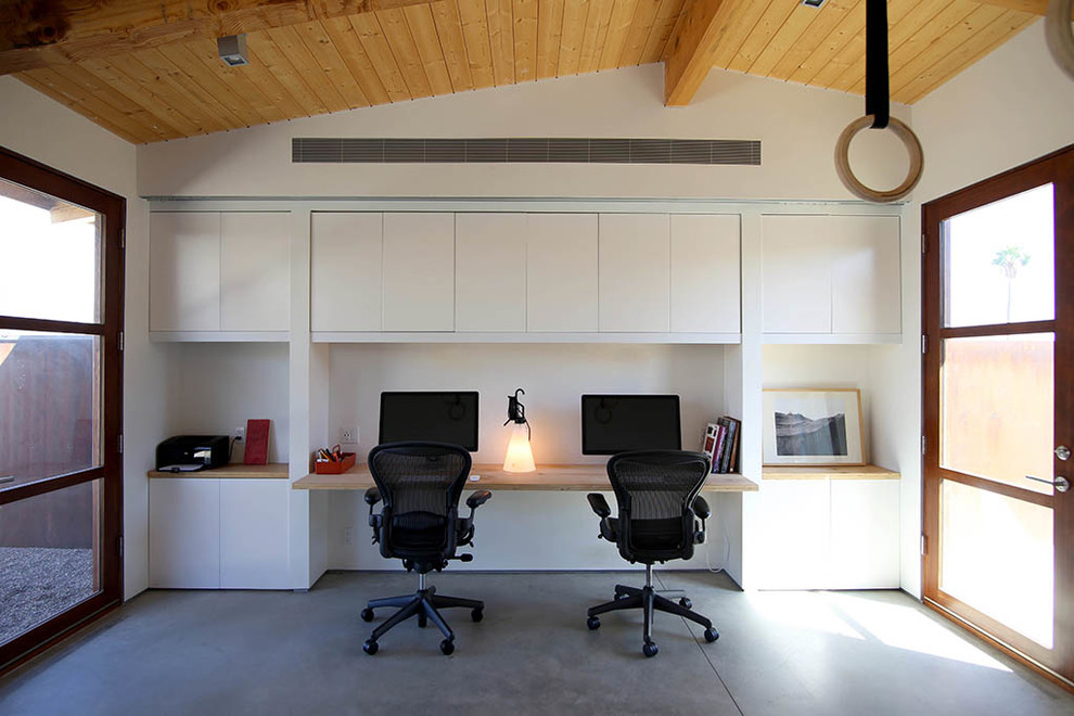 Inspiration for a retro home office in Los Angeles.