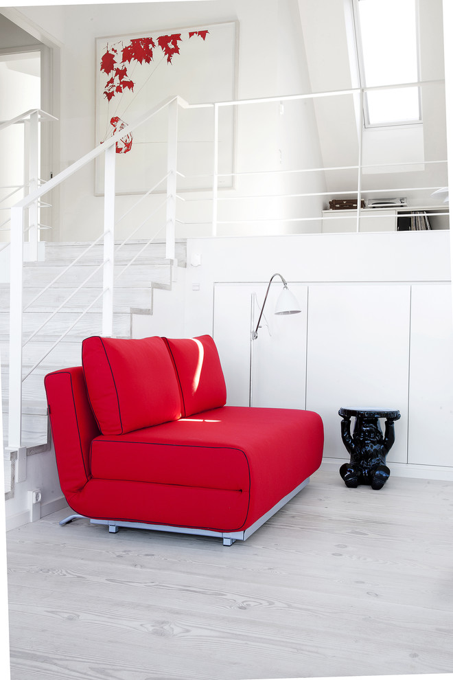 Home office - modern home office idea in London