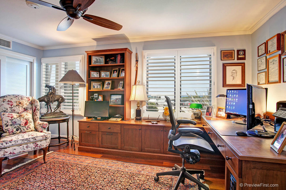 Home office - traditional home office idea in San Diego