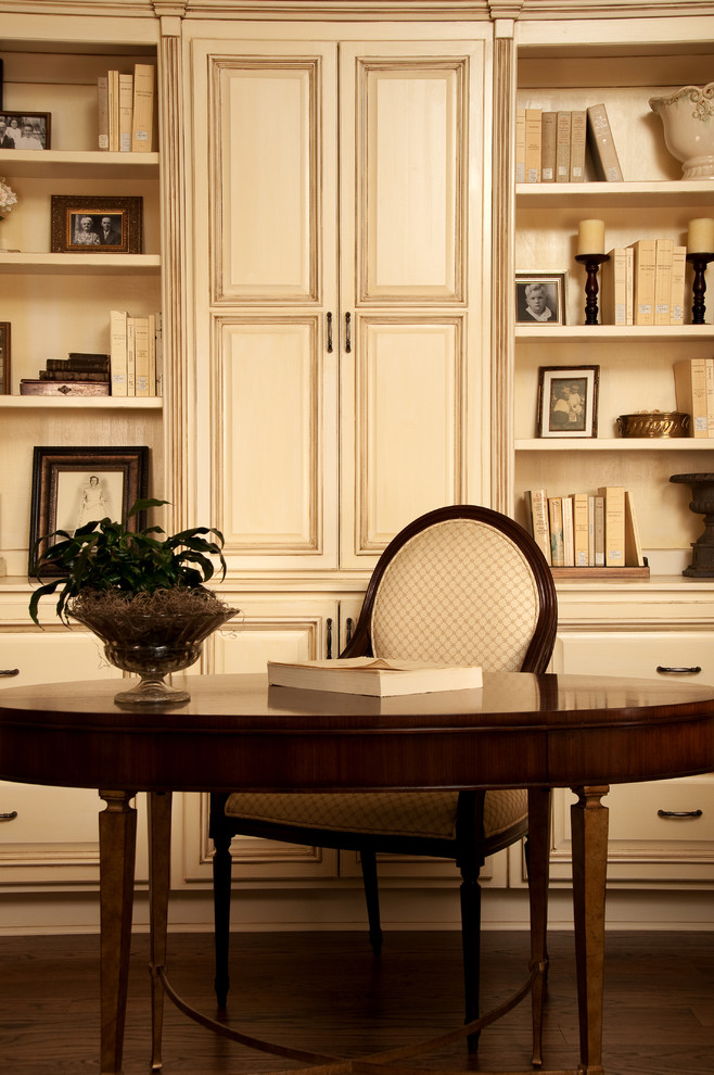 Classic Study Traditional Home Office Birmingham by L&M Design