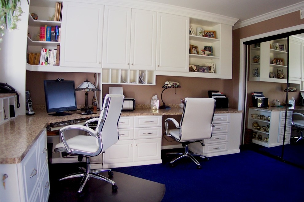 Elegant home office photo in Los Angeles