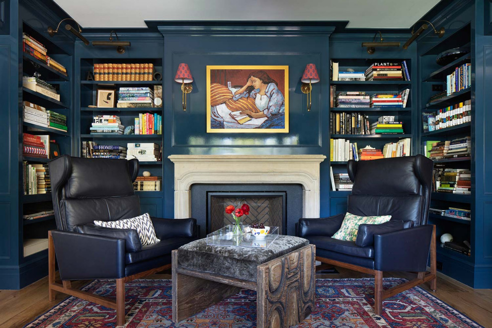 サンフランシスコにあるラグジュアリーな広いトラディショナルスタイルのおしゃれなホームオフィス・書斎 (ライブラリー、標準型暖炉、コンクリートの暖炉まわり、青い壁、濃色無垢フローリング、茶色い床) の写真