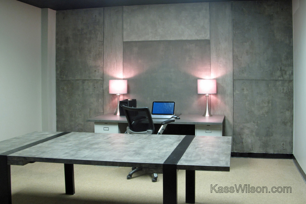 Inspiration för industriella arbetsrum, med grå väggar och ett fristående skrivbord