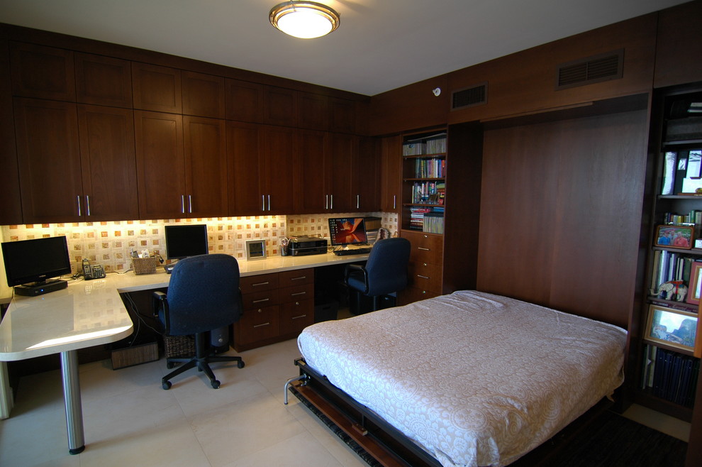 Diseño de despacho contemporáneo pequeño con suelo de baldosas de porcelana