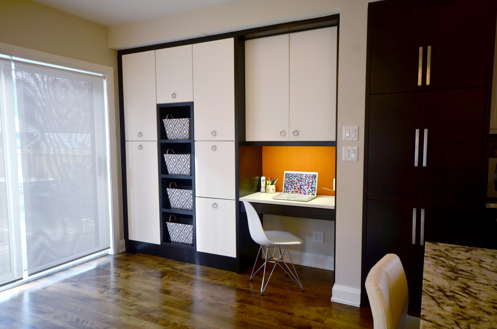 Example of a trendy home office design in Ottawa