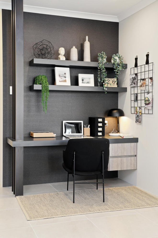Esempio di un ufficio contemporaneo di medie dimensioni con pareti bianche, pavimento in gres porcellanato, scrivania incassata e pavimento beige