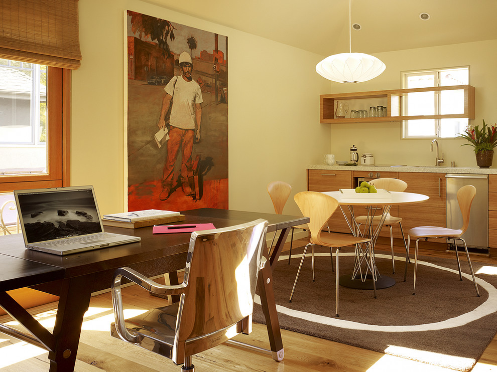 サンフランシスコにあるコンテンポラリースタイルのおしゃれなホームオフィス・書斎 (白い壁) の写真