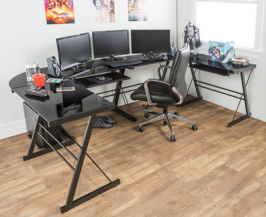 Ejemplo de despacho minimalista de tamaño medio sin chimenea con escritorio independiente