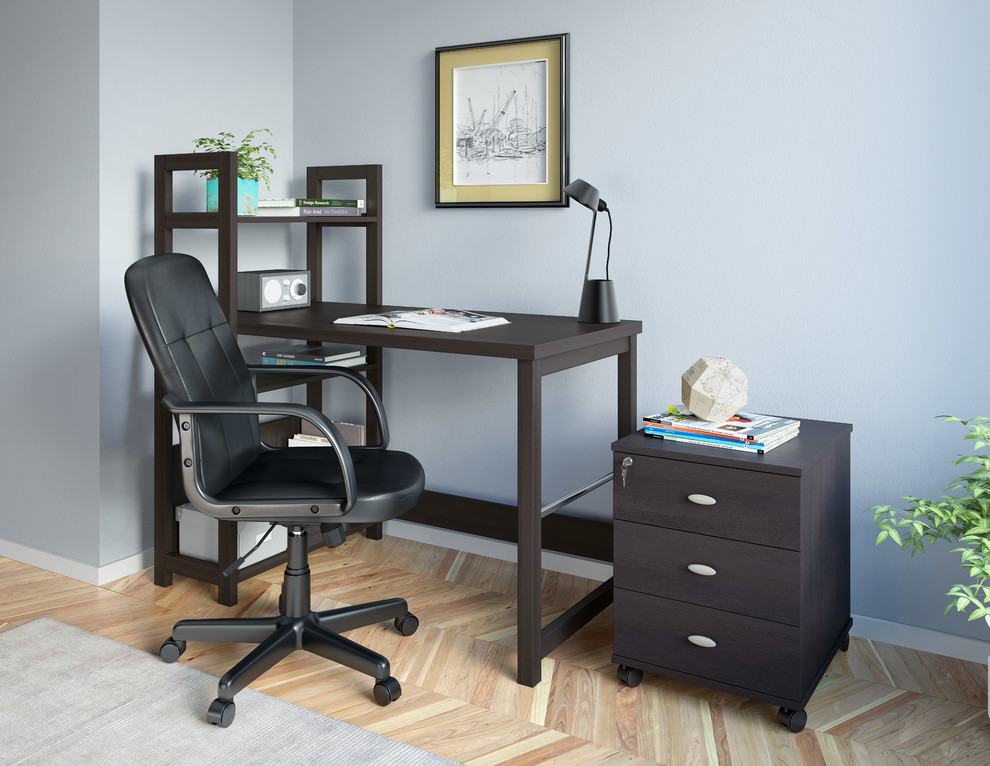 Modelo de despacho clásico renovado con escritorio independiente
