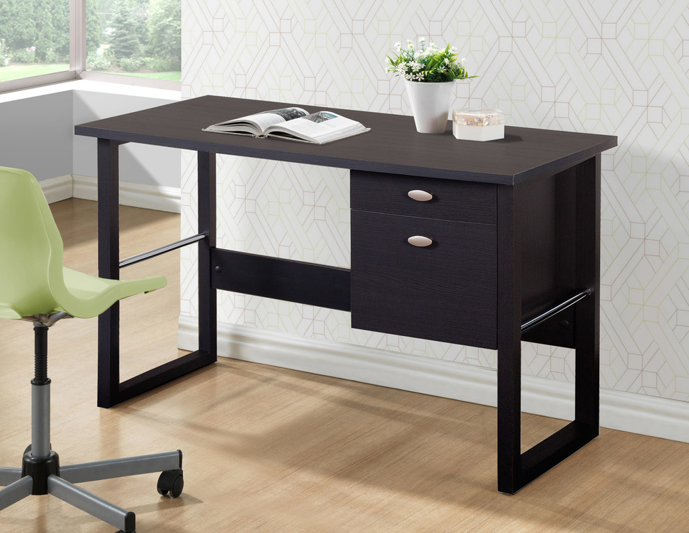 Пример оригинального дизайна: кабинет в стиле неоклассика (современная классика) с отдельно стоящим рабочим столом