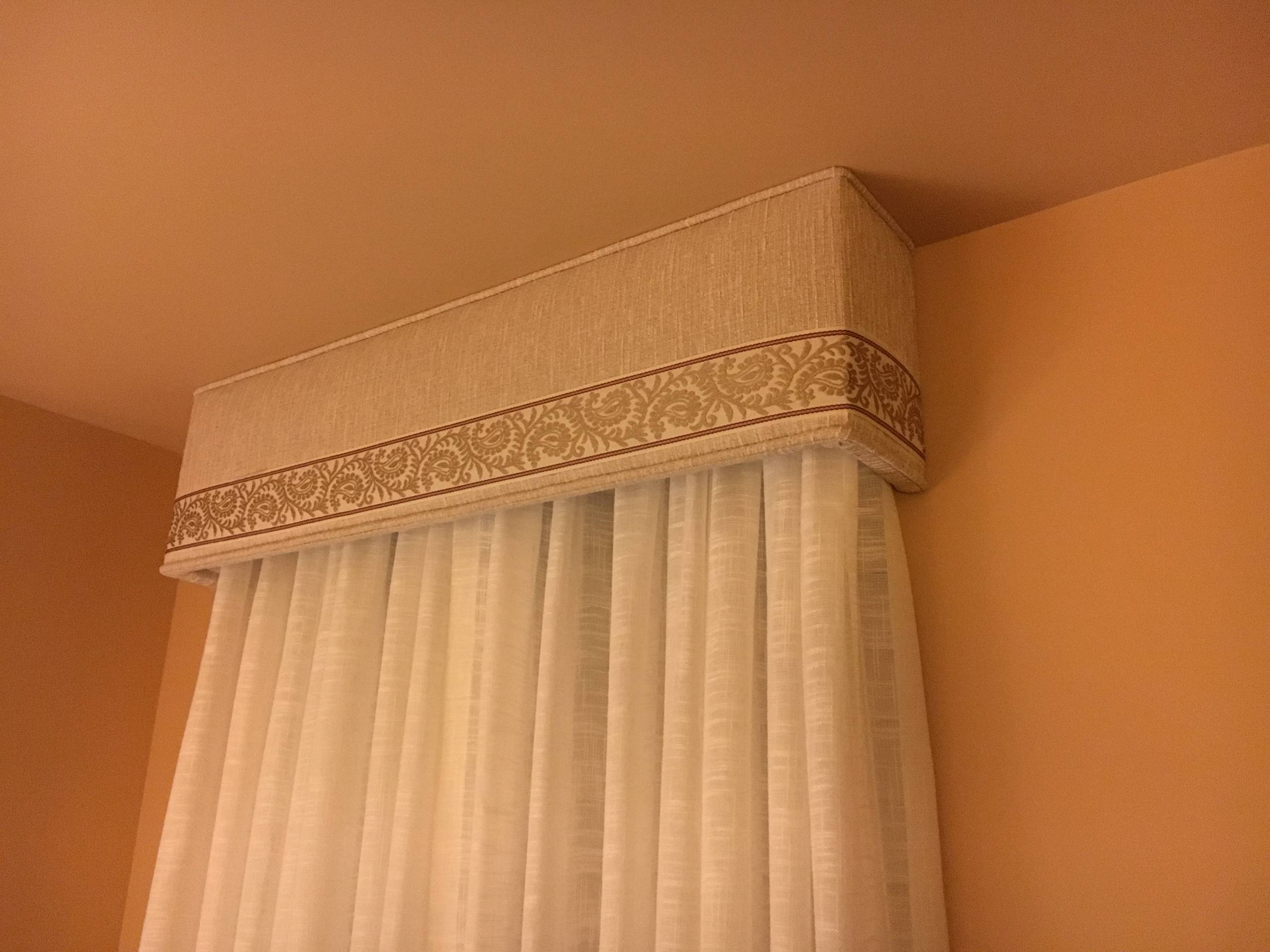 Cornices for the Condo, wallpaper, and other decorative touches -  Transitional - Home Office - DC Metro - by Masterworks Window Fashions &  Design, LLC | Houzz