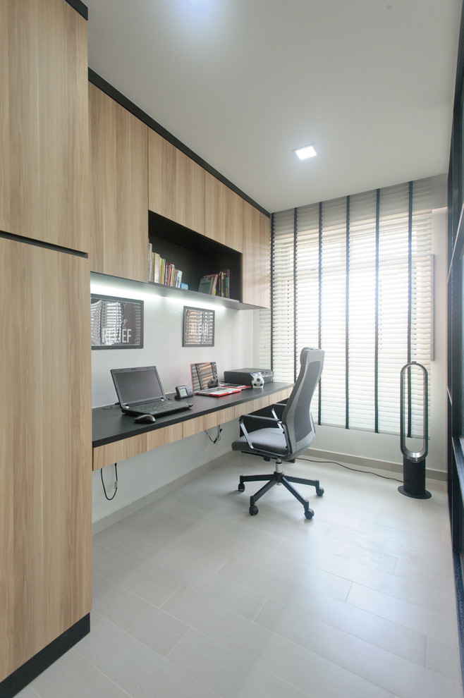 シンガポールにある北欧スタイルのおしゃれなホームオフィス・書斎の写真