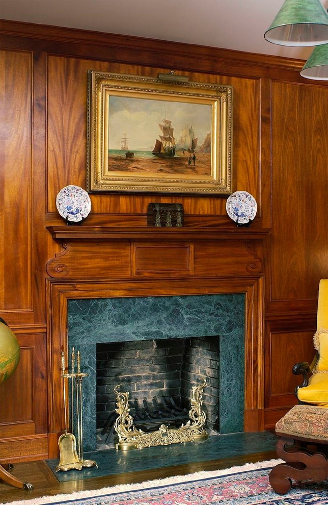 Exemple d'un bureau chic avec un mur marron, parquet foncé, une cheminée standard, un manteau de cheminée en carrelage et un sol marron.