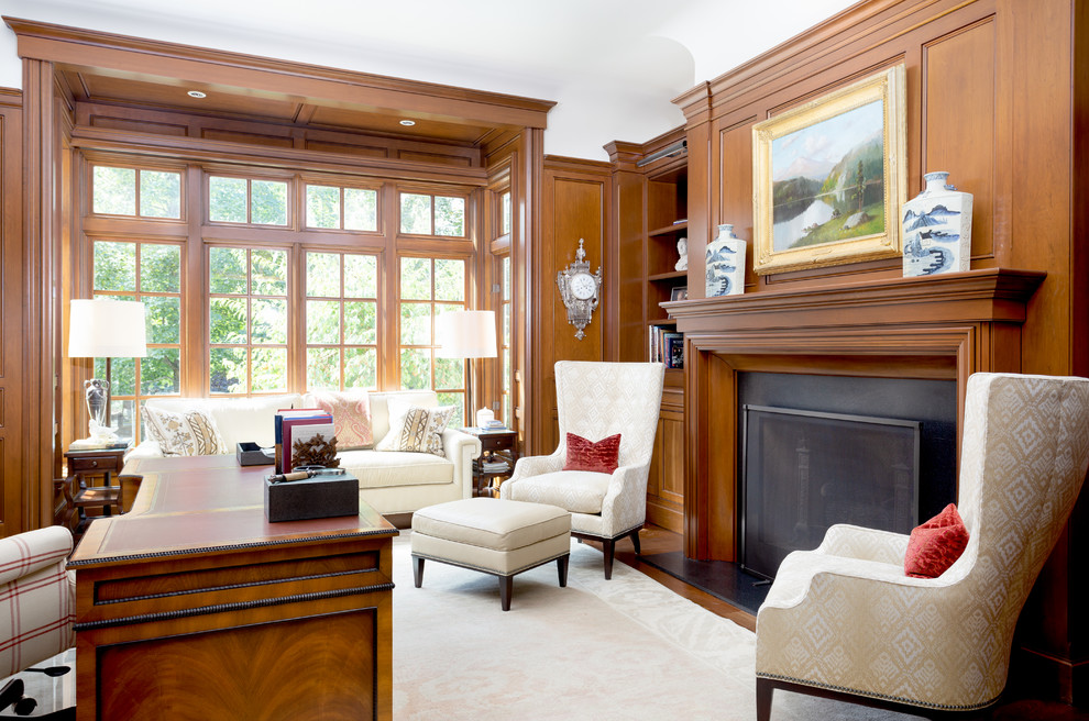 Exemple d'un bureau chic avec un mur blanc, un sol en bois brun, une cheminée standard, un bureau indépendant et un sol marron.