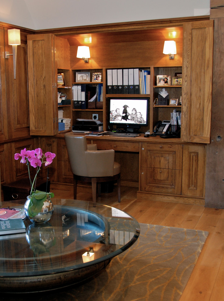 グロスタシャーにあるエクレクティックスタイルのおしゃれなホームオフィス・書斎の写真