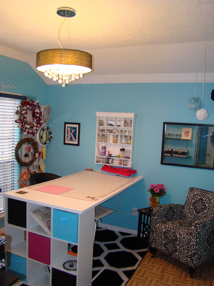 Example of a classic home office design in Dallas