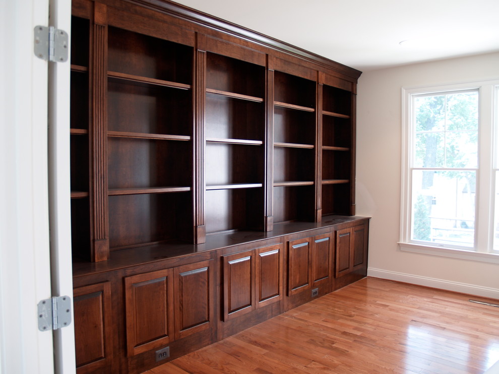 Example of a classic home office design in Boston