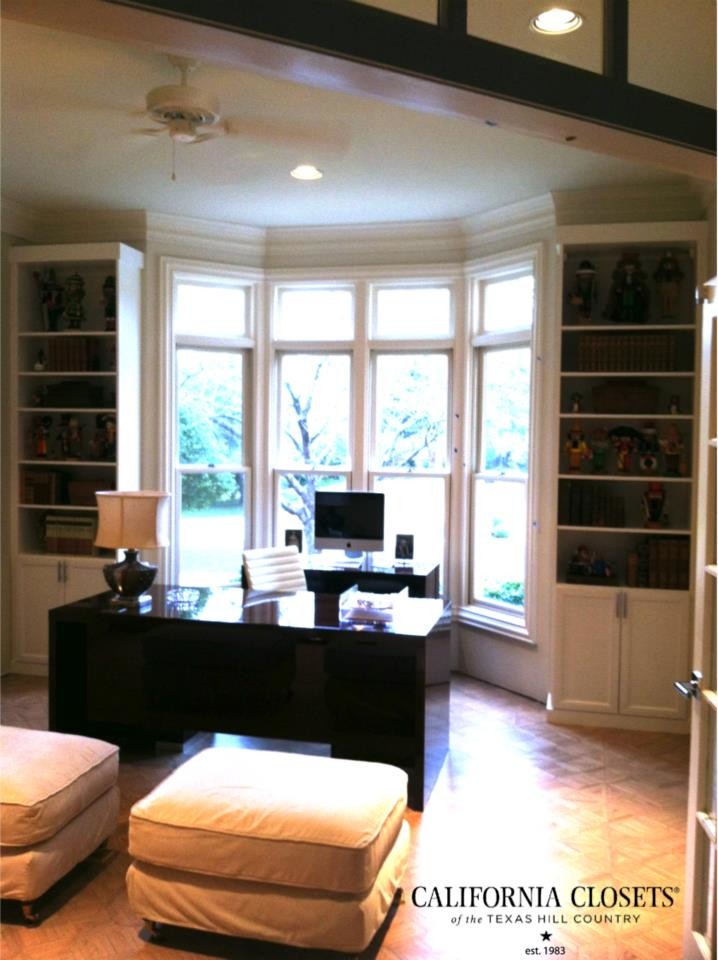 Inspiration for a timeless home office remodel in Austin