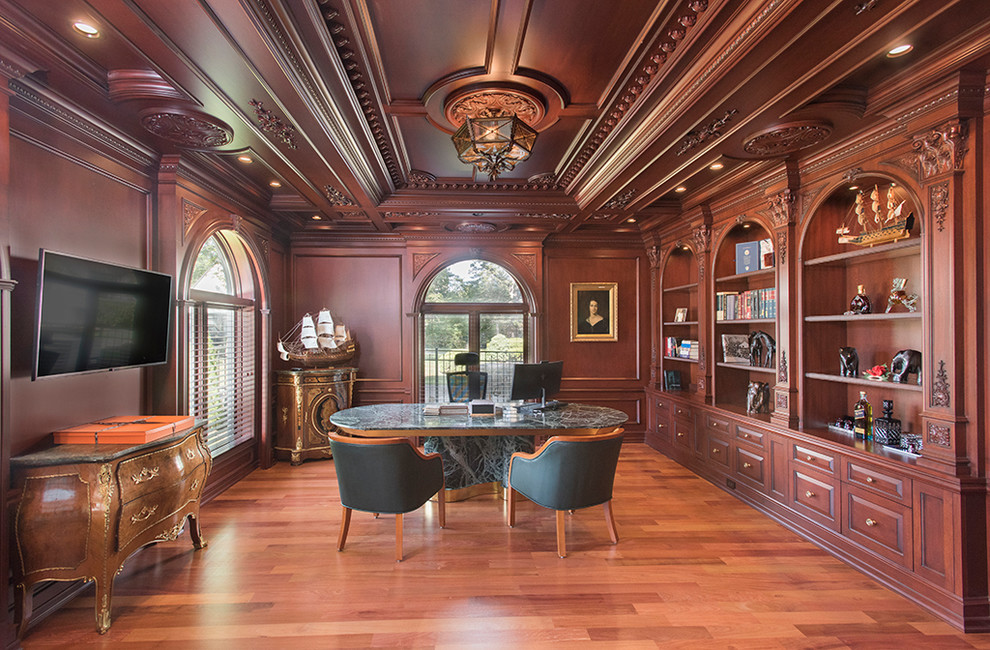 Home office - traditional home office idea in New York