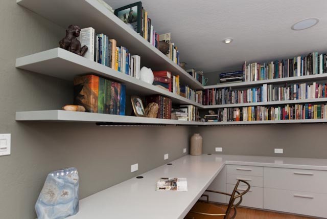 This is an example of a contemporary home office in San Francisco.