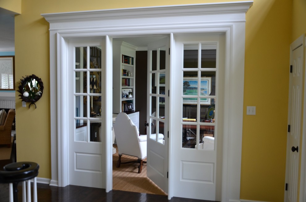 Example of a classic home office design in St Louis