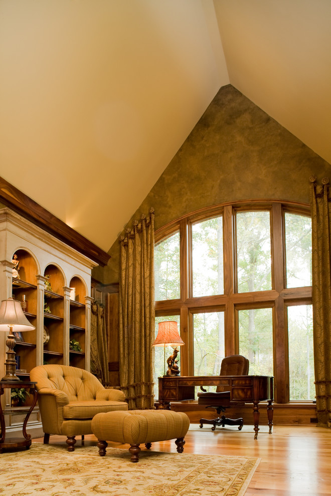 Inspiration for a traditional home office in Charlotte.