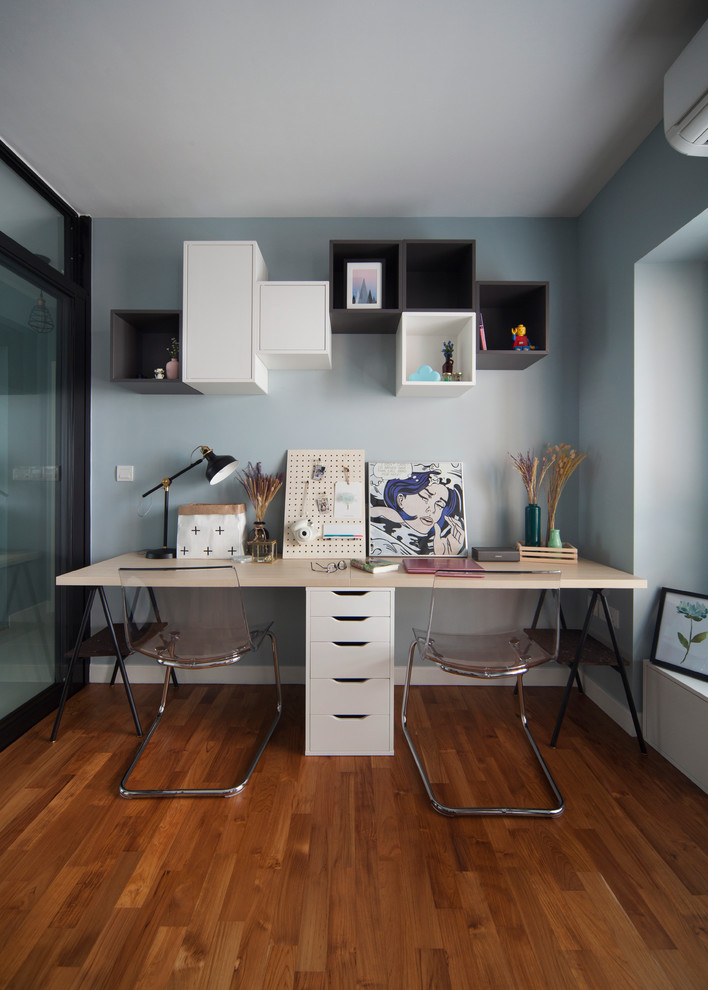 Design ideas for a scandinavian home office in Singapore.