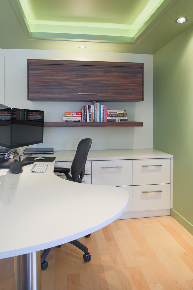 Home office - contemporary home office idea in Calgary