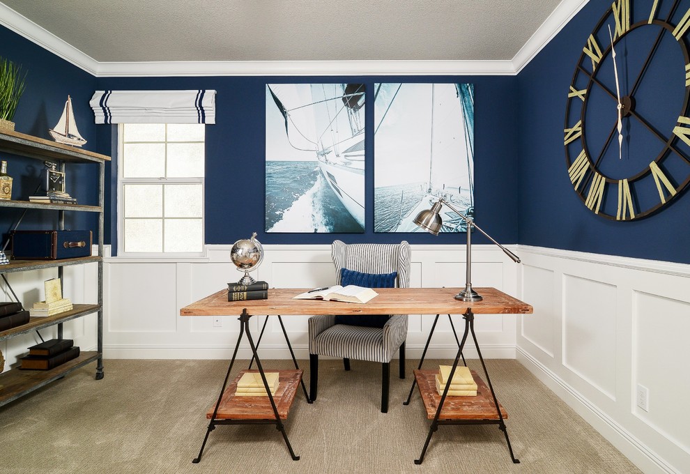 Inspiration pour un bureau marin de taille moyenne avec un mur bleu, moquette et un bureau indépendant.