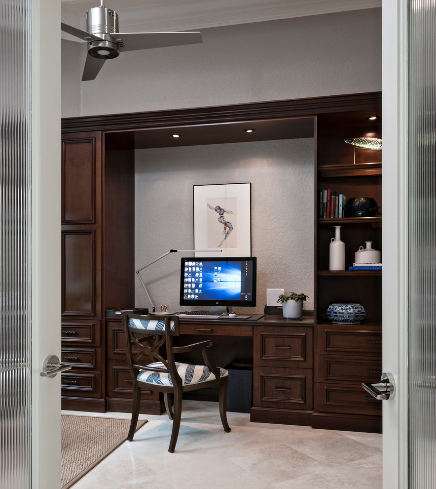 Свежая идея для дизайна: кабинет среднего размера в современном стиле с мраморным полом, встроенным рабочим столом и серыми стенами без камина - отличное фото интерьера